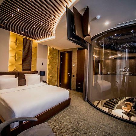 Aghababyan'S Hotel Yerevan Exterior foto A suite at the hotel
