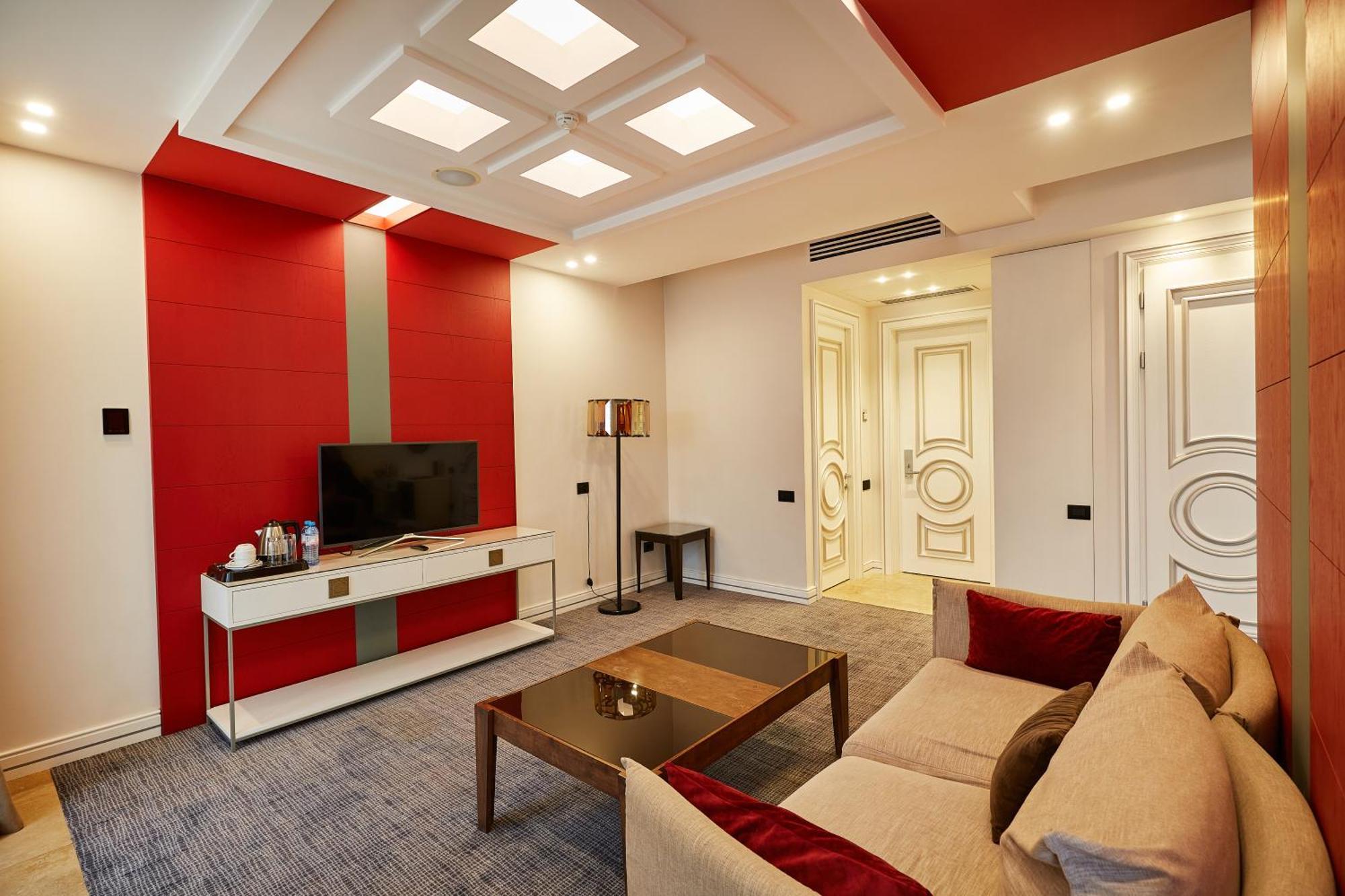 Aghababyan'S Hotel Yerevan Exterior foto A suite at the hotel