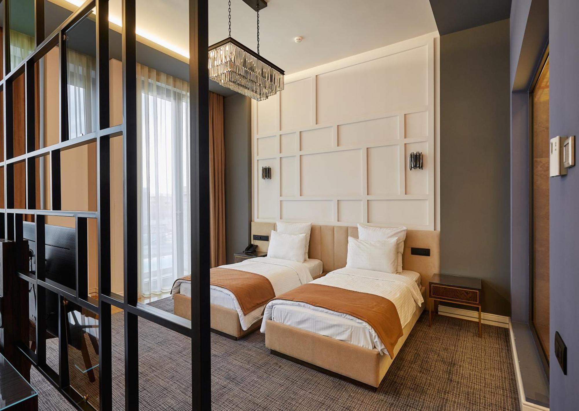 Aghababyan'S Hotel Yerevan Exterior foto A room at the hotel