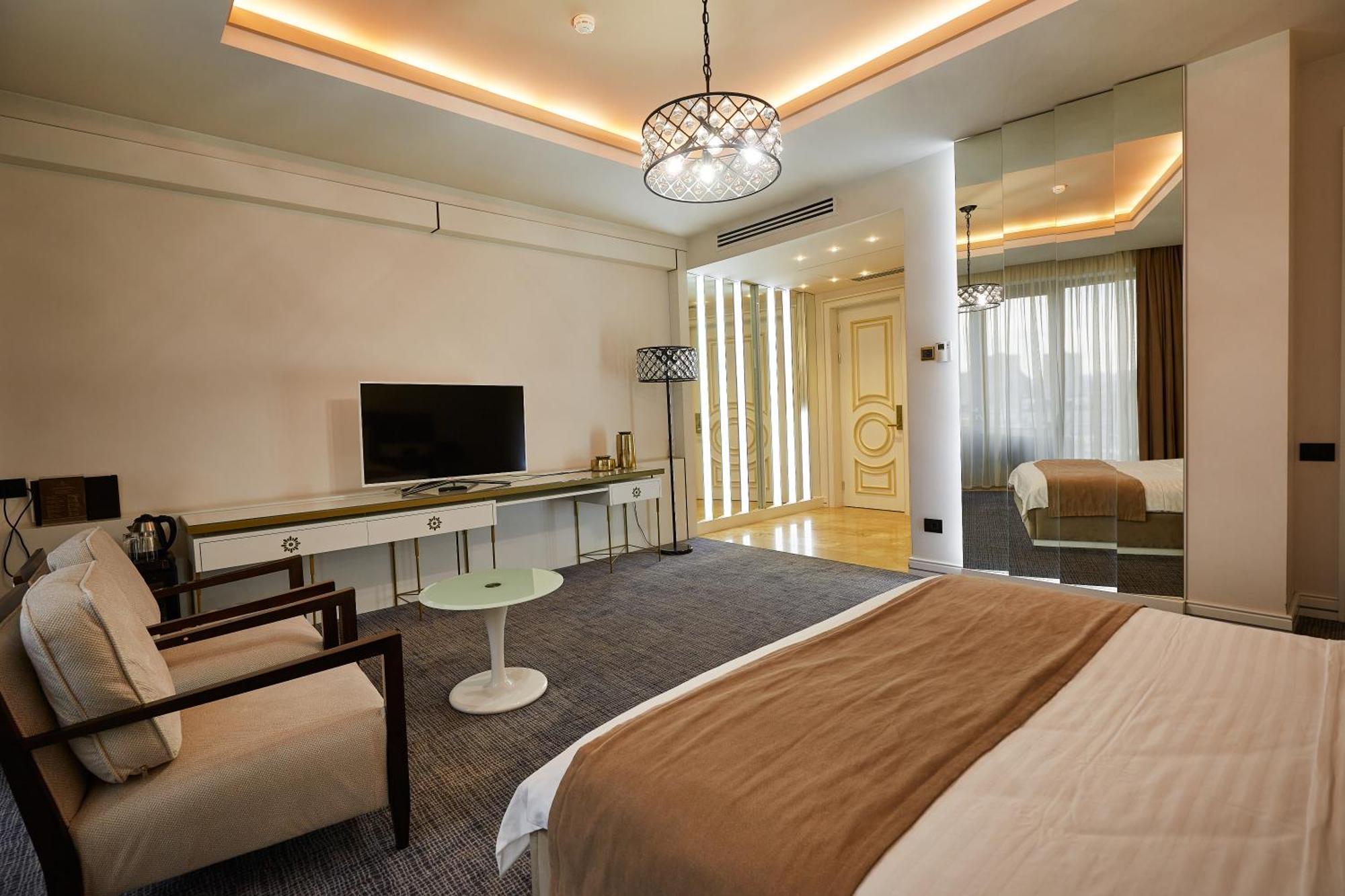 Aghababyan'S Hotel Yerevan Quarto foto A room at the hotel