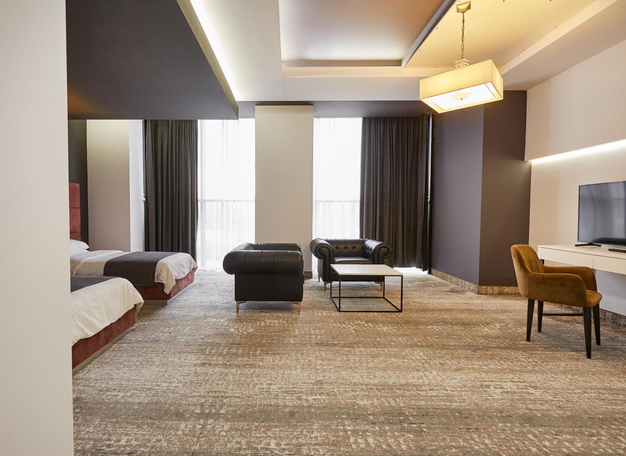 Aghababyan'S Hotel Yerevan Quarto foto A room at the hotel