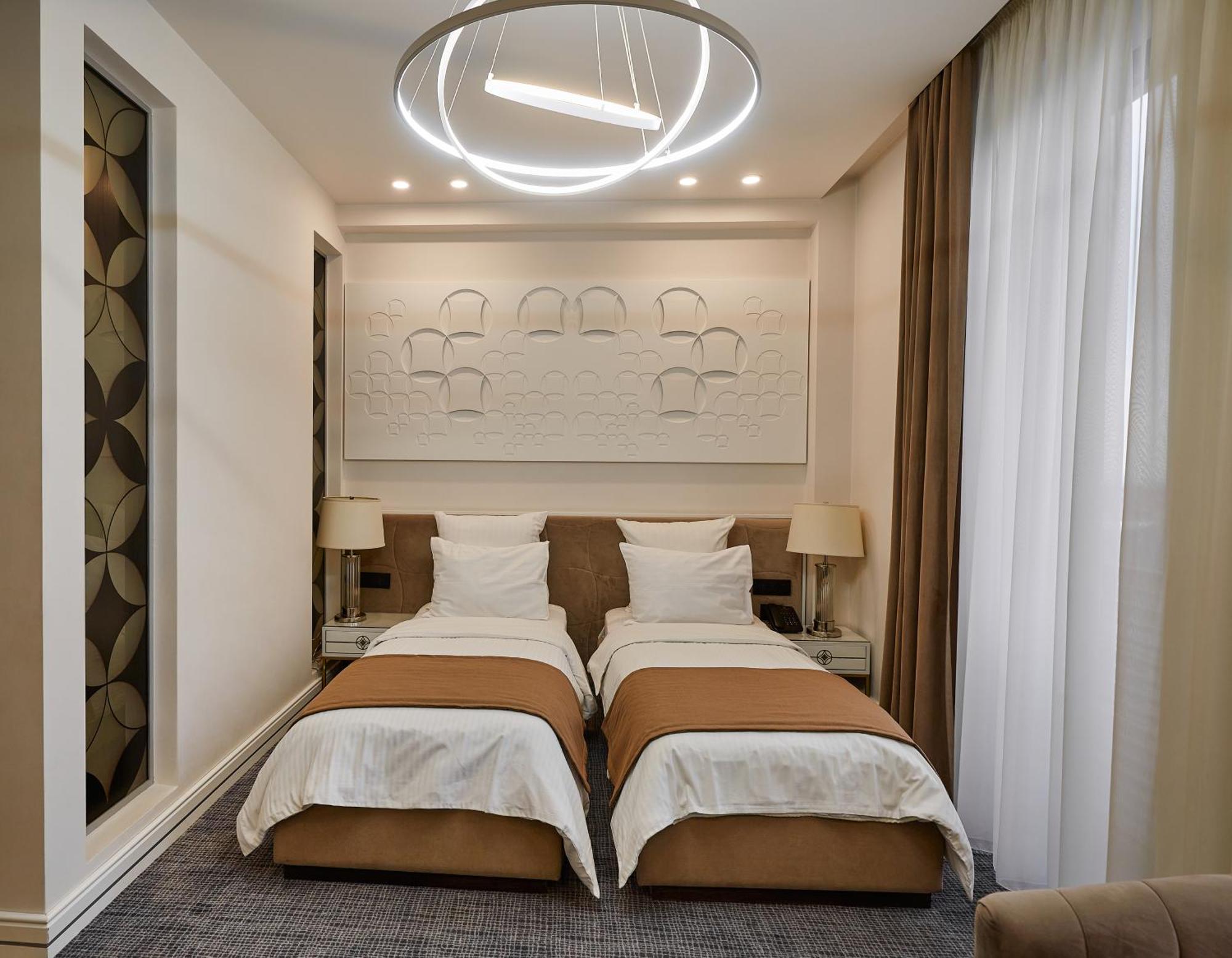 Aghababyan'S Hotel Yerevan Quarto foto A room at the hotel