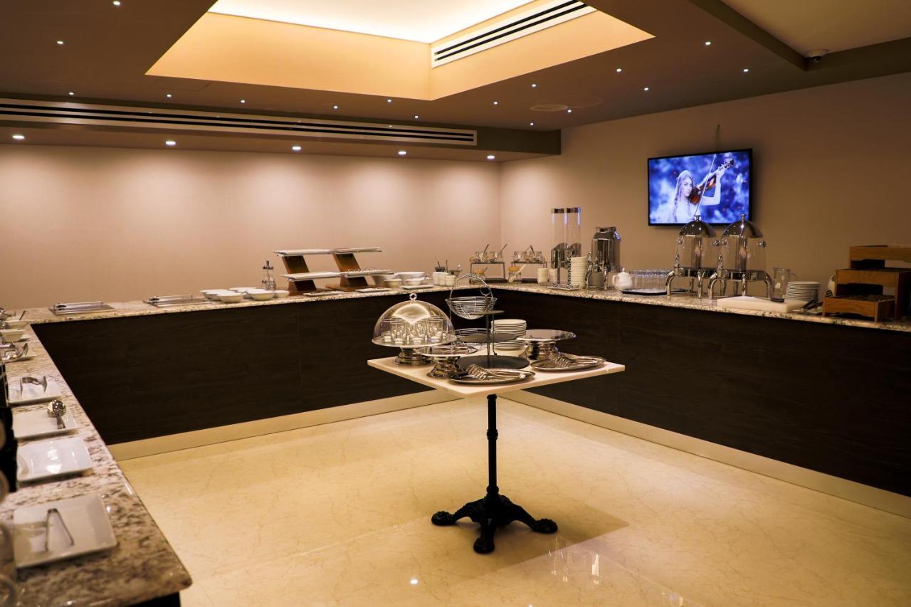 Aghababyan'S Hotel Yerevan Exterior foto The lounge at the airport
