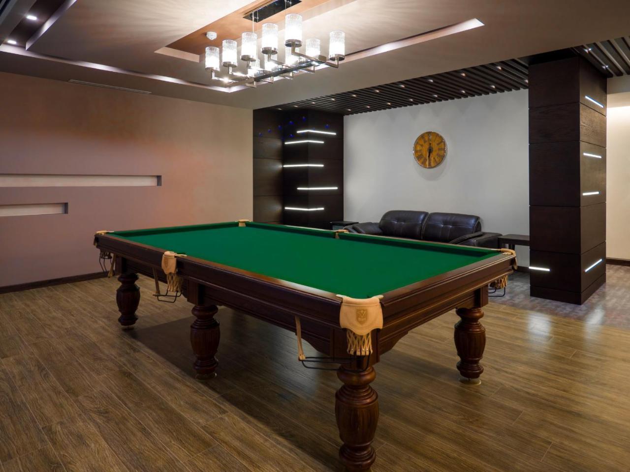 Aghababyan'S Hotel Yerevan Exterior foto A pool table