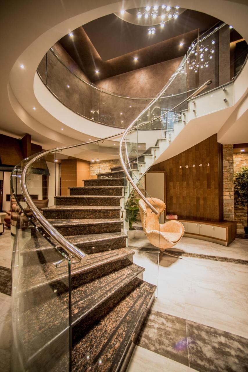 Aghababyan'S Hotel Yerevan Exterior foto The lobby of the hotel