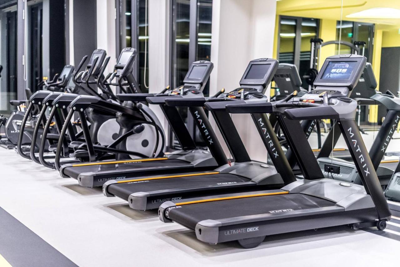Aghababyan'S Hotel Yerevan Exterior foto Treadmills in a gym
