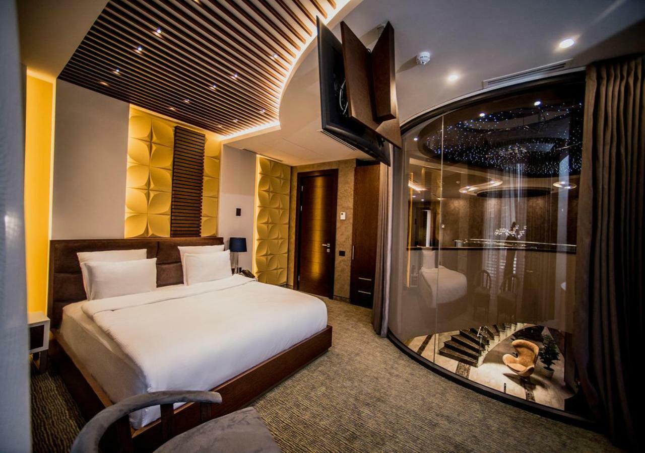 Aghababyan'S Hotel Yerevan Exterior foto A suite at the hotel